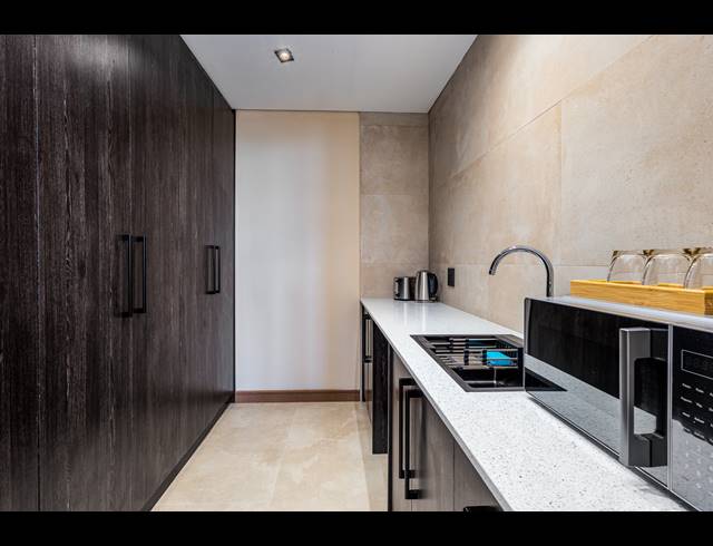 13 BEDROOM FREESTANDING FOR SALE IN PLATTEKLOOF